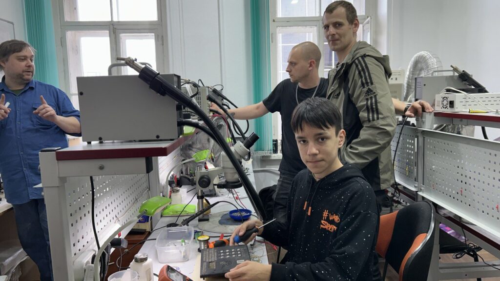 Ремонт электроники в учебном центре